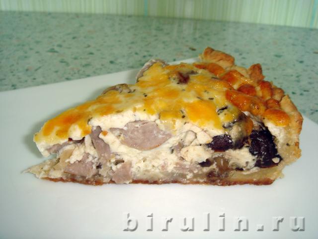 Киш с грибами и колбасками.