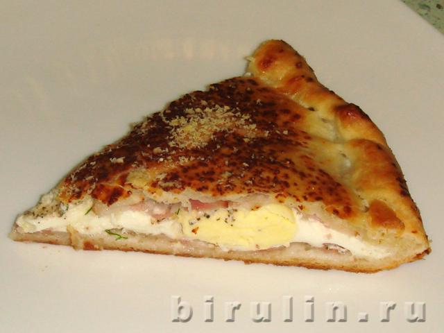 Пирог с яйцом и беконом.